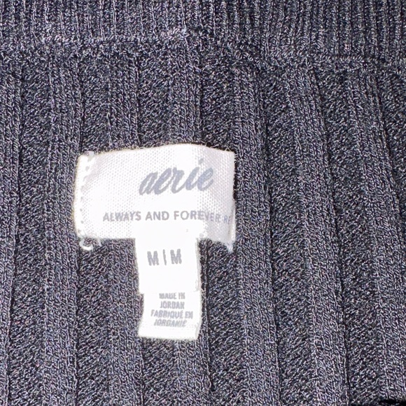 AE Off-Shoulder Black Ribbed Top - Picture 3 of 8